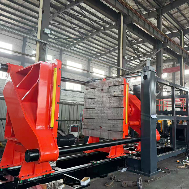 Why Is the Extrusion Head Design Critical for the Performance of a Blow Molding Machine?