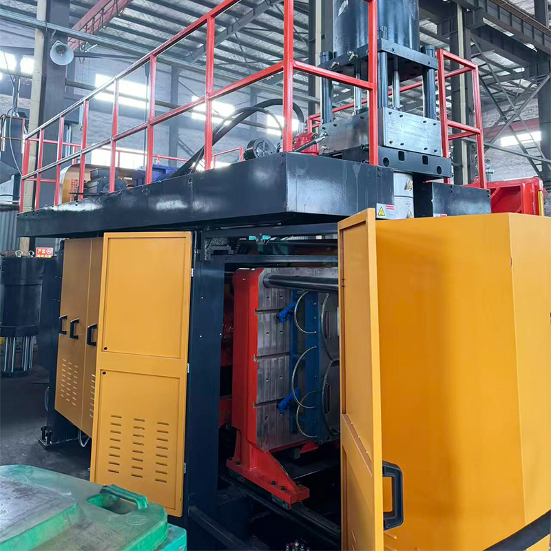 How do blow molding machines leverage advanced technology to boost the production efficiency of plastic products?